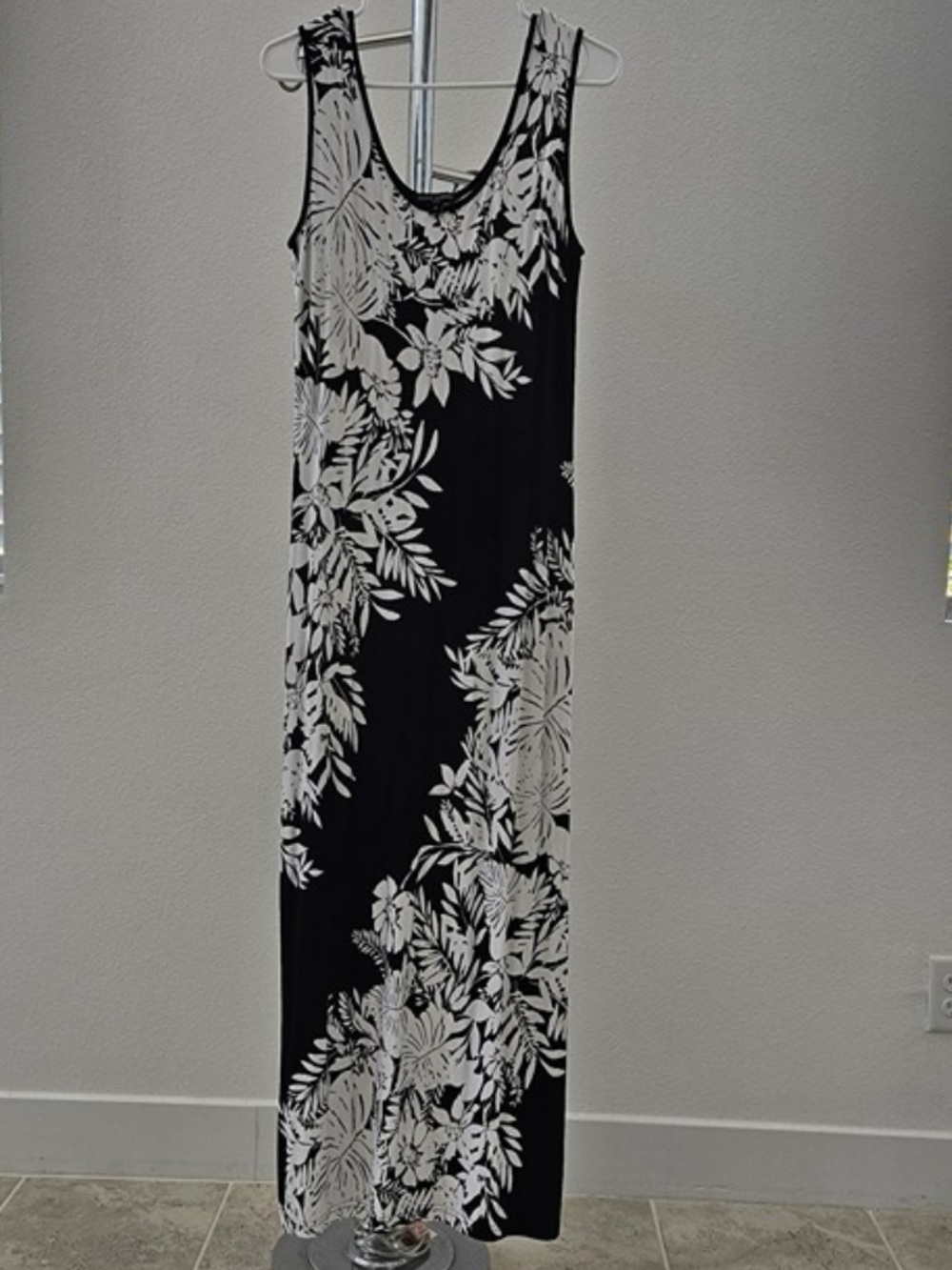 Mario Serrani Women’s Sleeveless Dress, Black/White,Size: M- Preowned